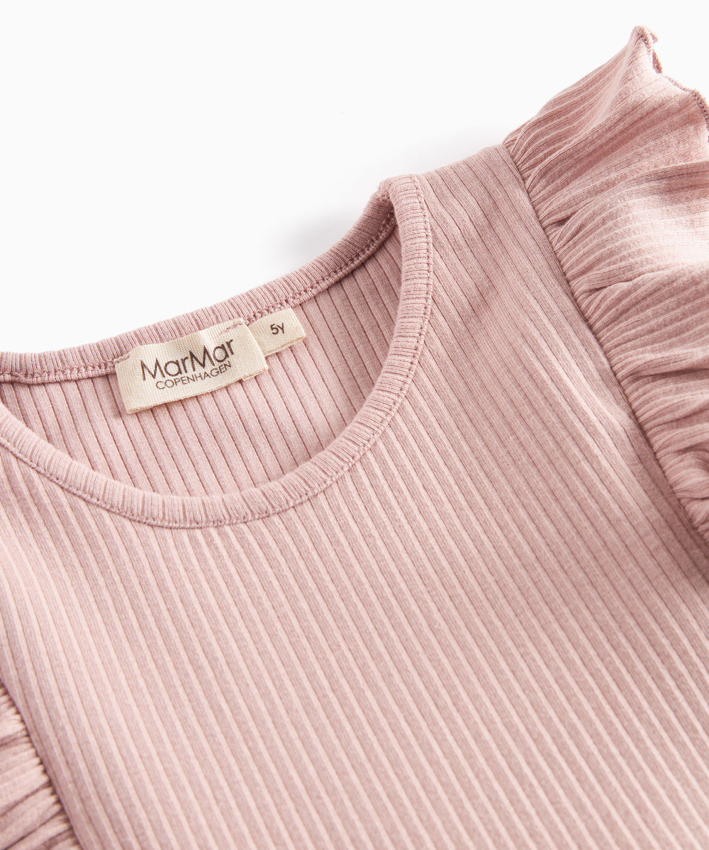 Langærmet lyserød ribstrikket kjole med flæser til børn