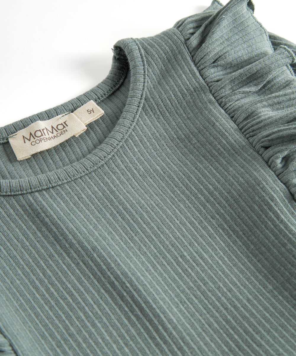 Grøn kjole med lange ærmer og flæser til børn