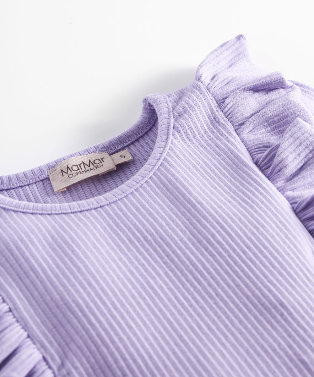 Langærmet lilla ribstrikket kjole med flæser til børn