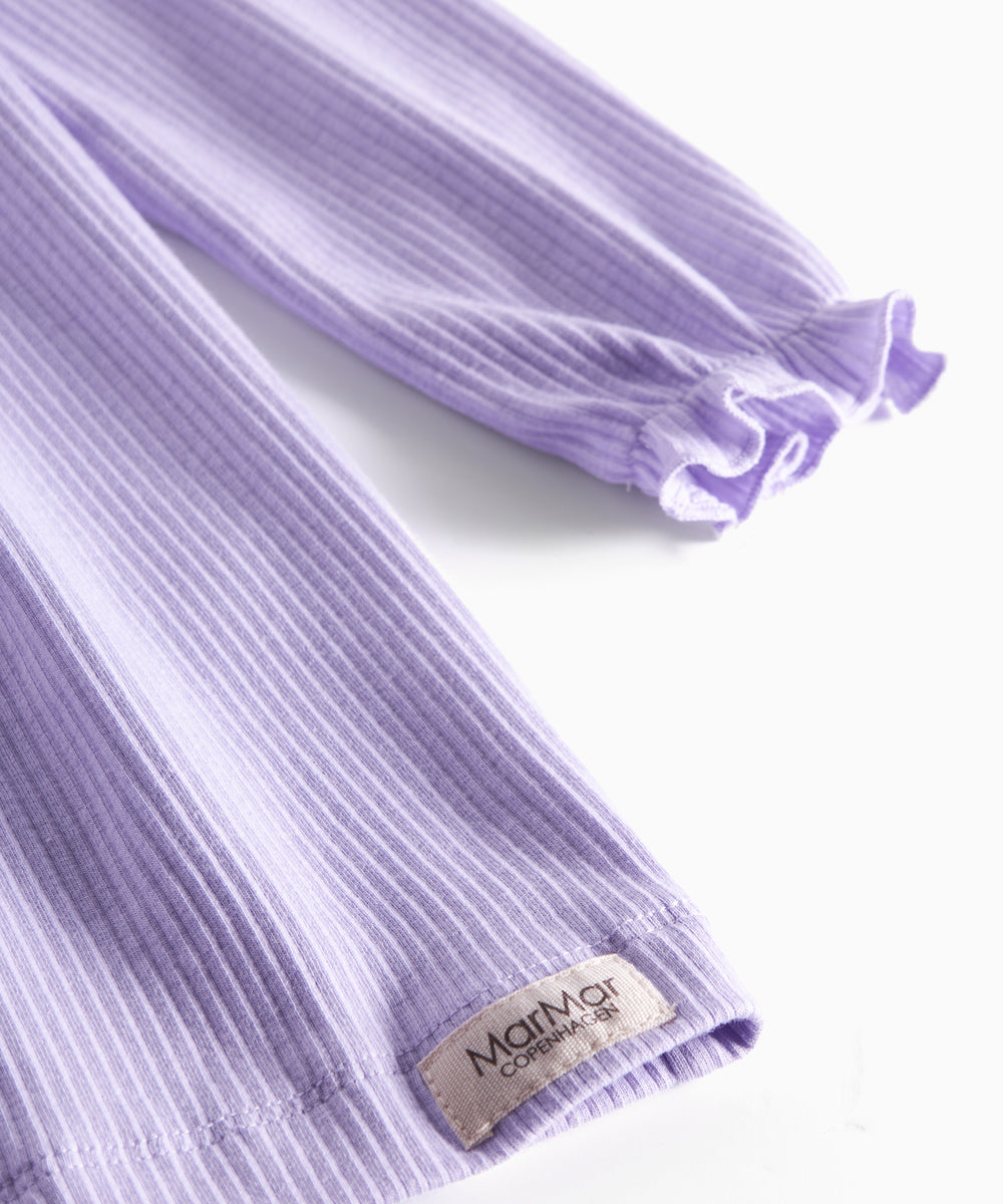 Langærmet lilla ribstrikket kjole med flæser og MarMar label til børn