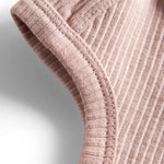 Ribstrikket lyserød hue med spænde til børn