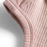 Ribstrikket lyserød hue med spænde til børn