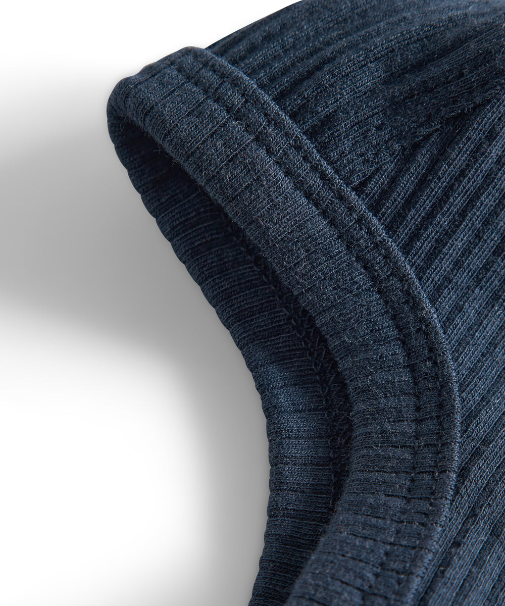 Ribstrikket marineblå hue med spænde til børn