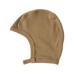 Ribstrikket brun hue til børn