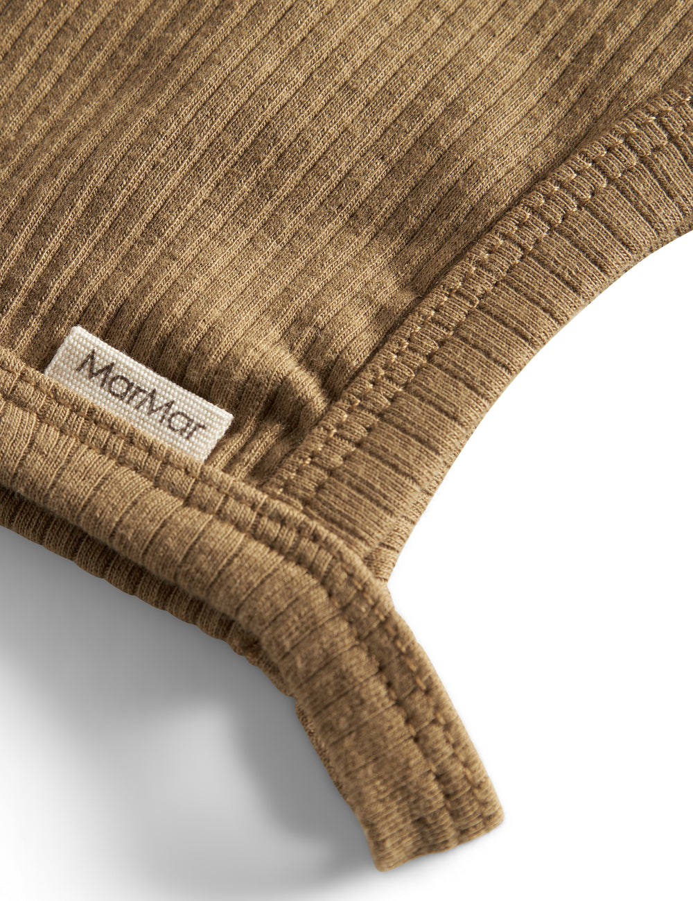 Ribstrikket brun farve med MarMar mærke til børn