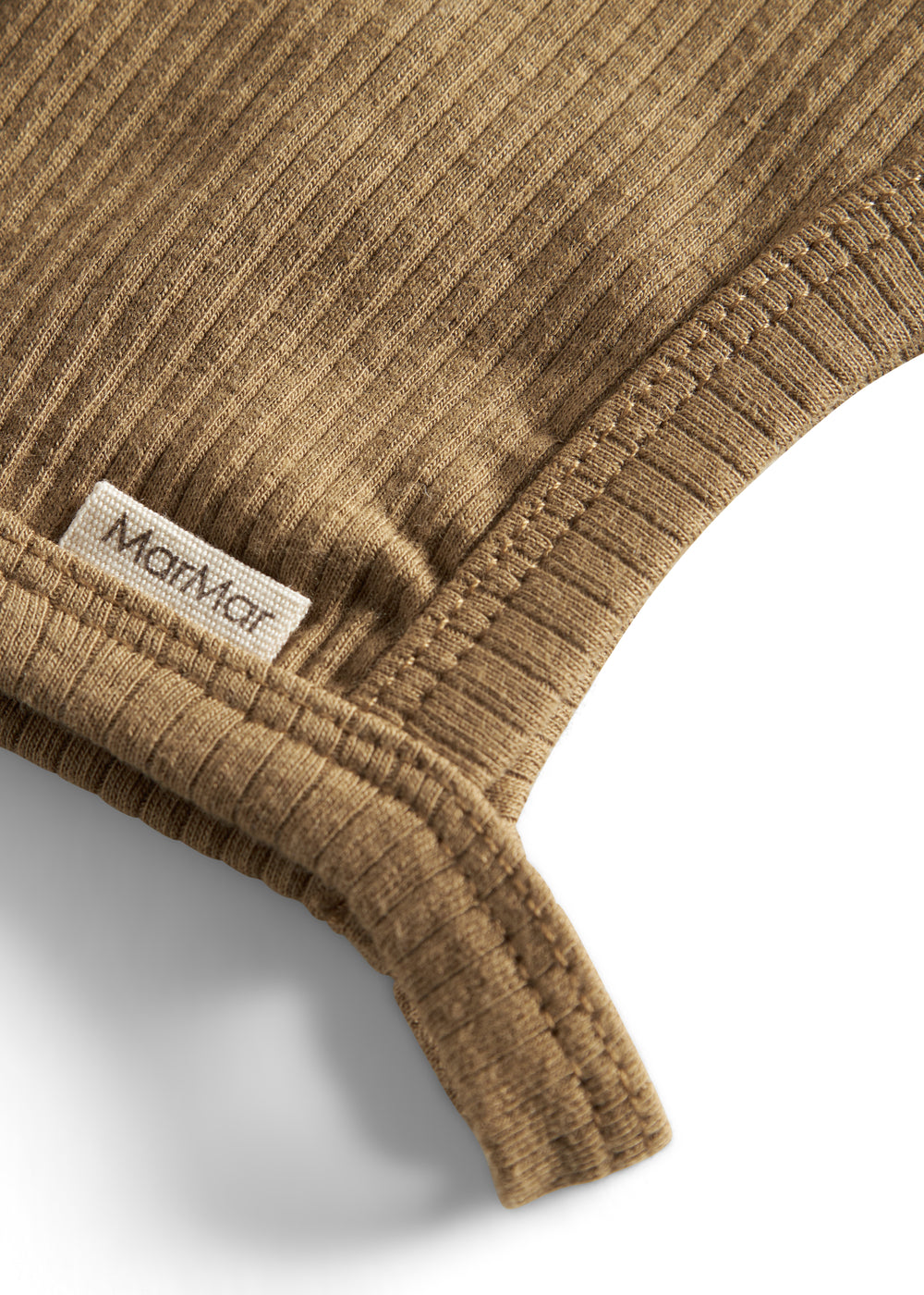 Ribstrikket brun hue med MarMar label til børn