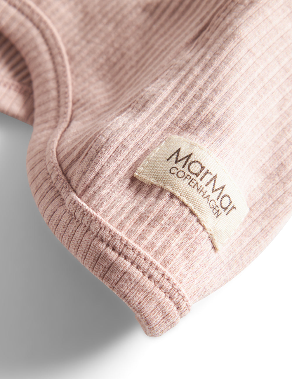 Ribstrikket lyserød elefanthue med MarMar label til børn