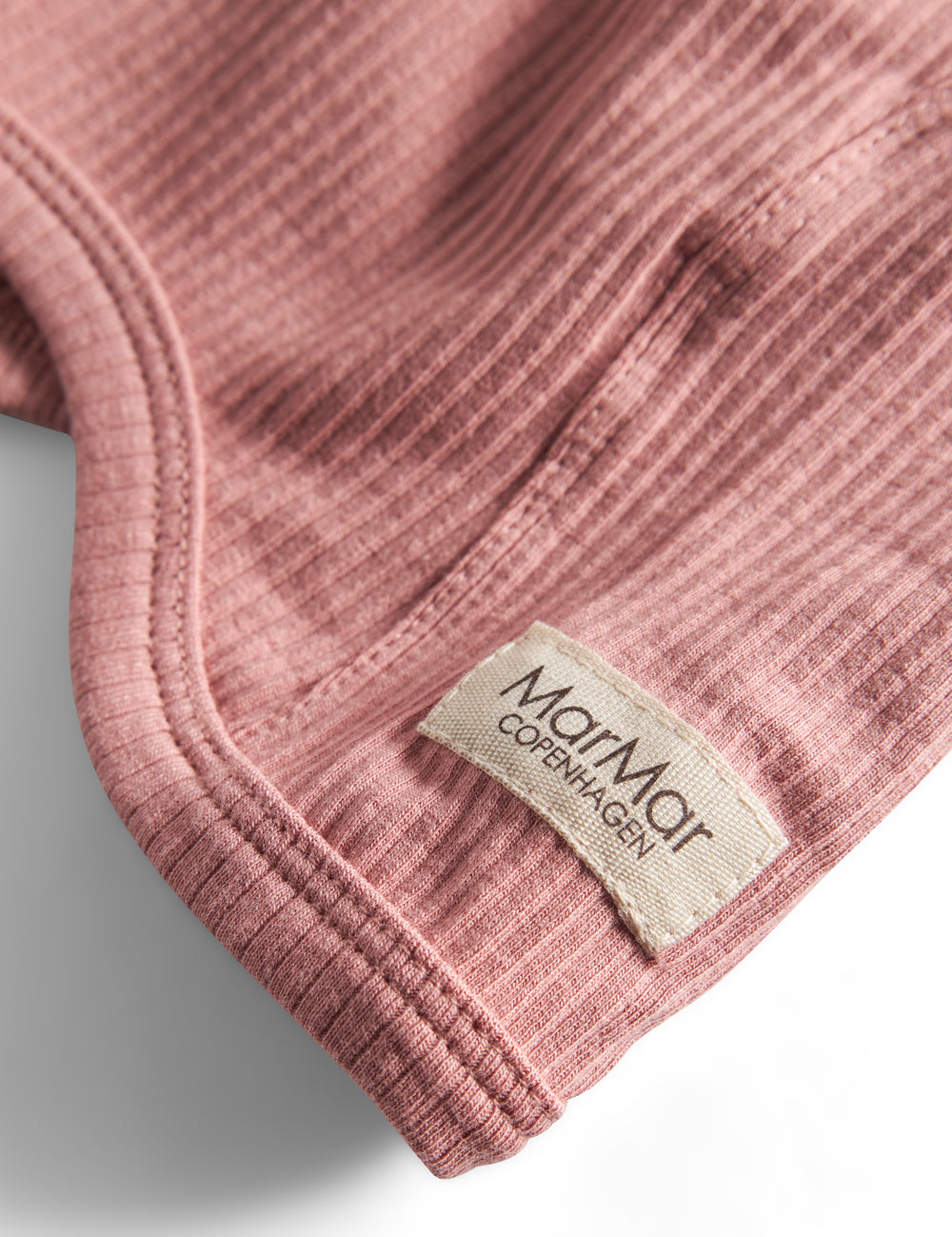 Lyserød ribstrikket elefanthue til børn