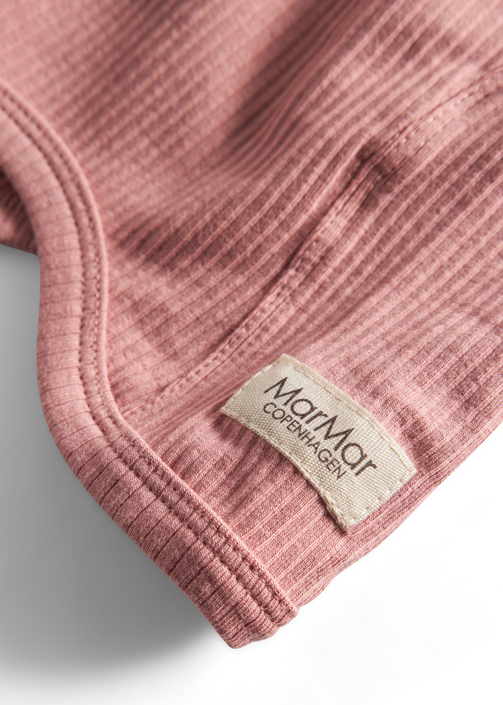 Lyserød ribstrikket elefanthue til børn