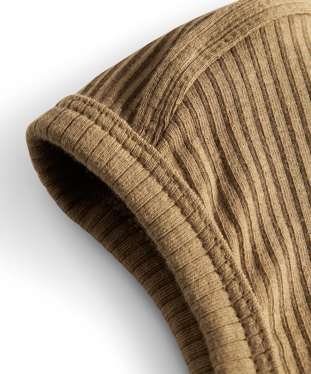 Ribstrikket brun elefanthue