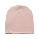 Ribstrikket lys rosa børnehue med lille mærke