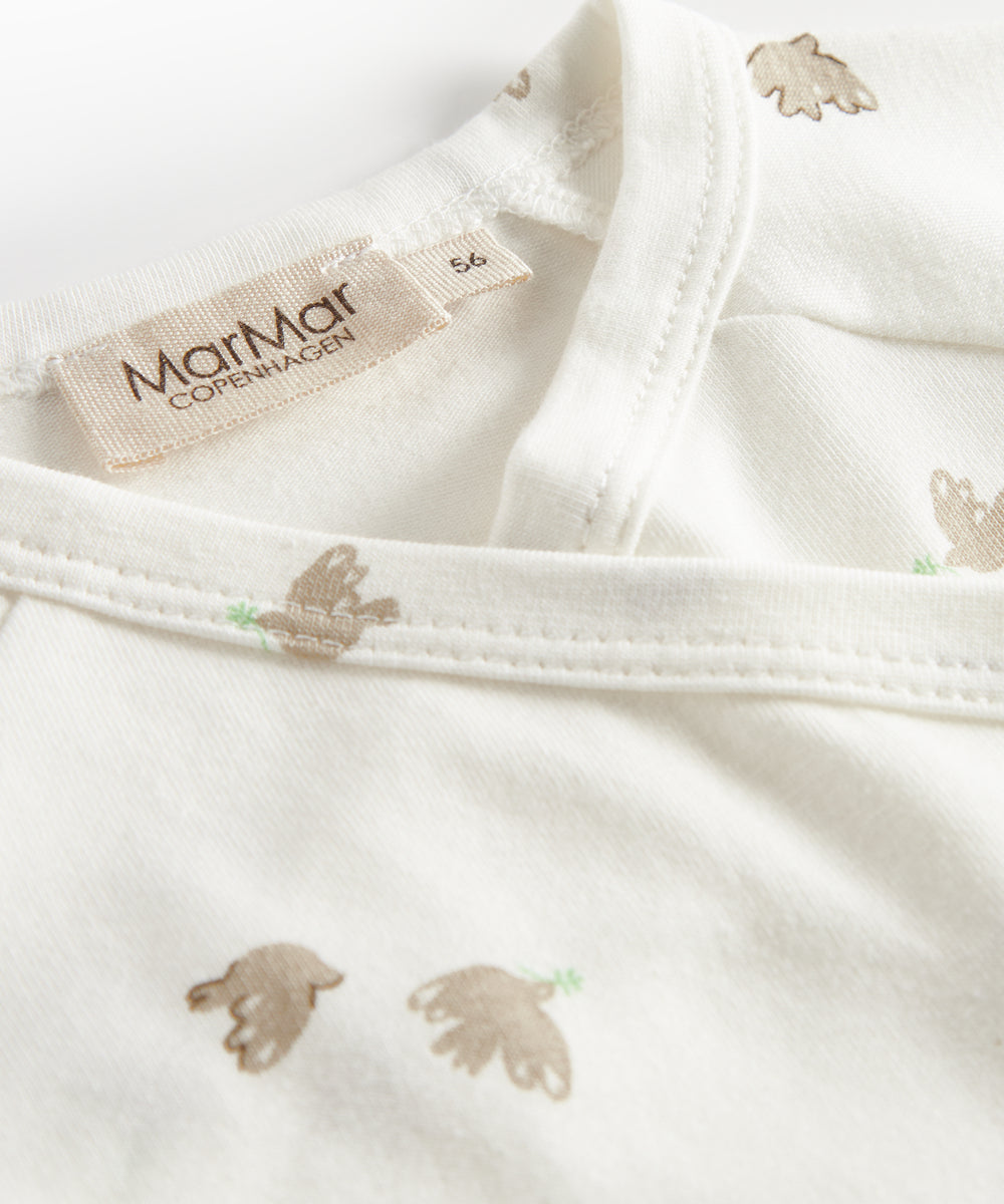 Langærmet bluse til nyfødte med slå-om-lukning og fuglmønster