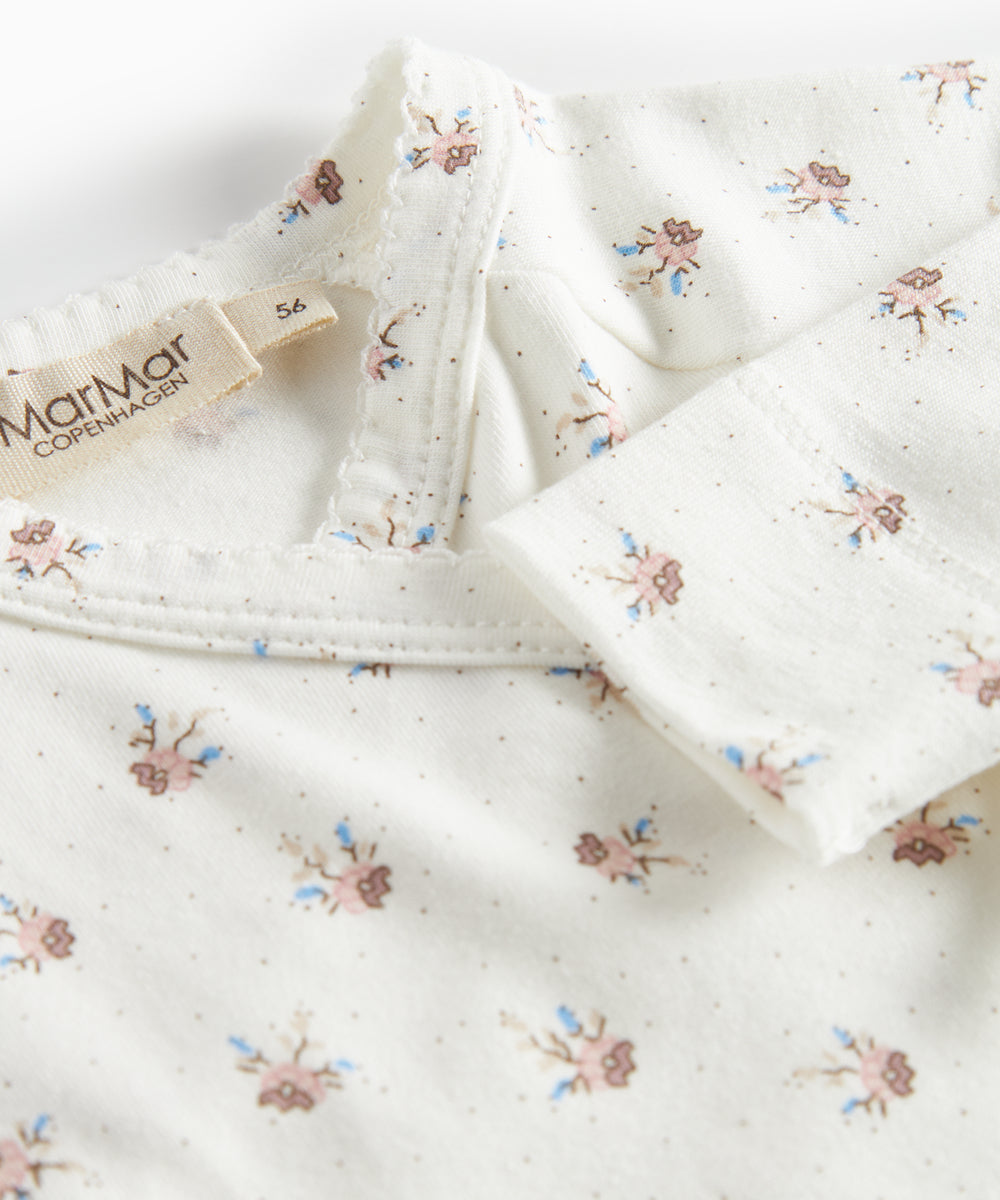 Langærmet bluse til nyfødte med slå-om-lukning og blomstermønster