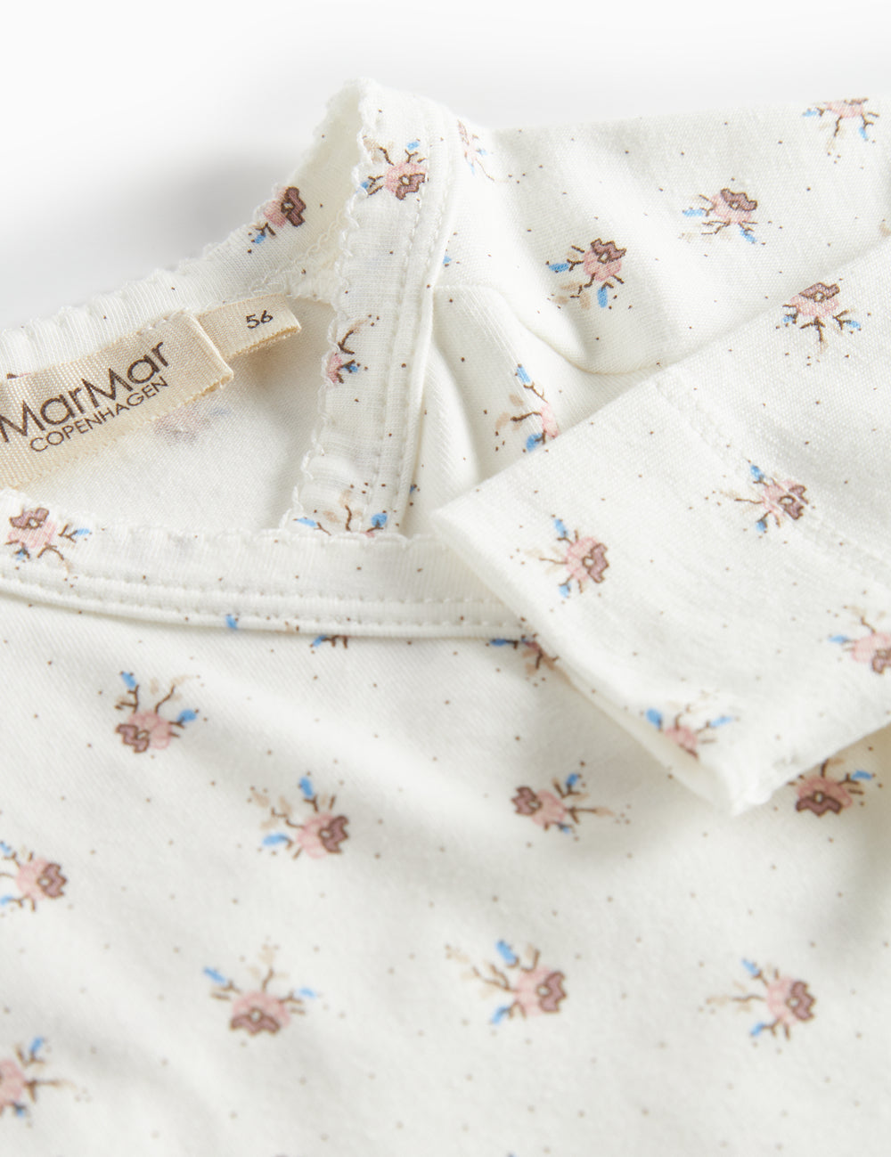 Long-sleeved blouse for newborns with wrap-around closure and floral pattern