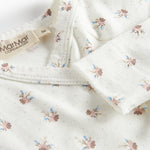 Langærmet bluse til nyfødte med slå-om-lukning og blomstermønster