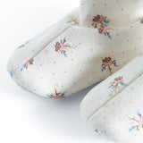 Babyfutter med blomstermønster