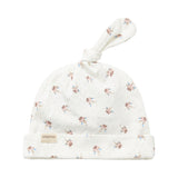 Blød babyhue med mønsterprint og knude på toppen