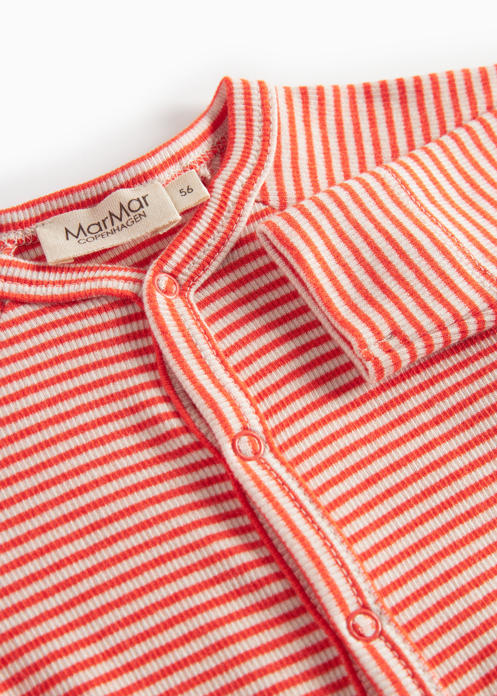 Rød- og hvidstribet cardigan til baby med knapper foran