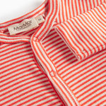 Rød- og hvidstribet cardigan til baby med knapper foran