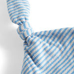 Blå og hvid stribet babyhue med knude på toppen