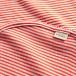 Rød og hvid stribet babytæppe