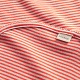 Rød og hvid stribet babytæppe