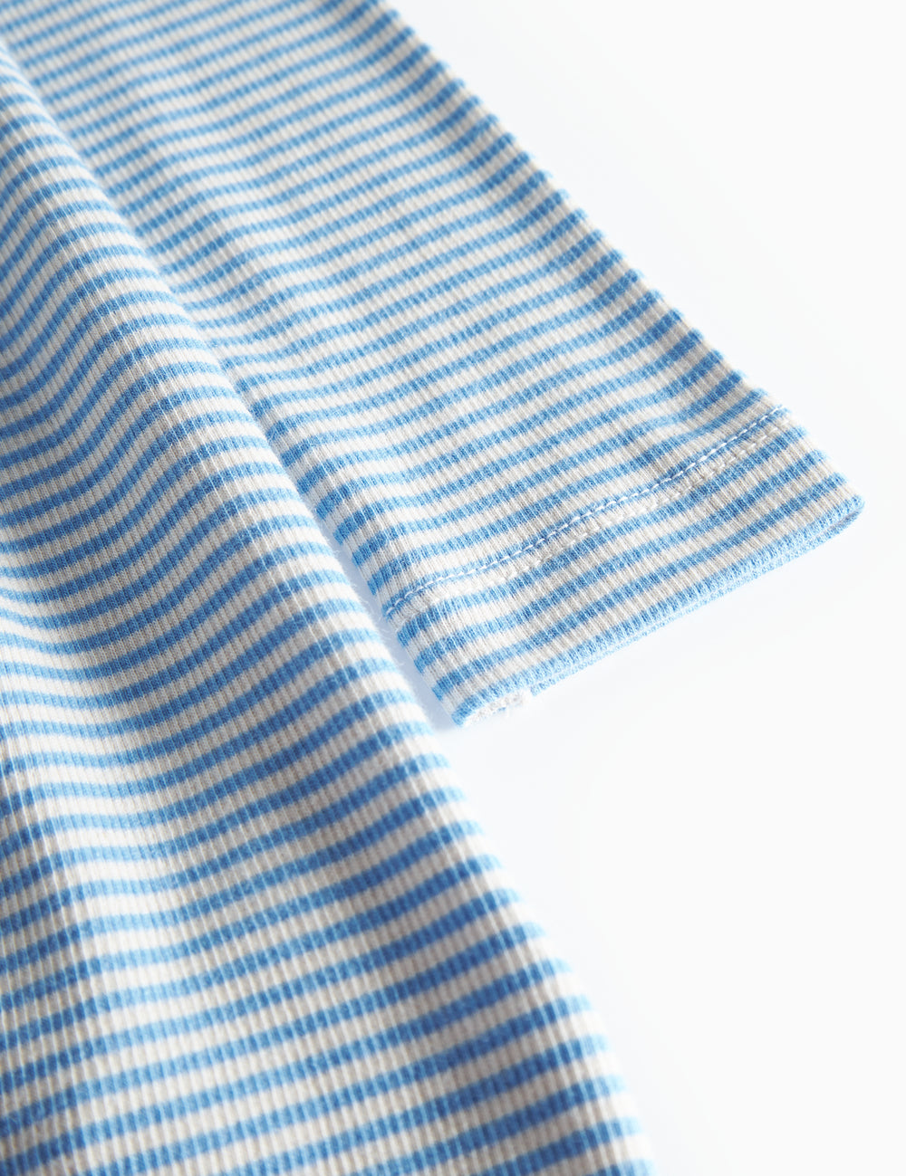 Blå og hvid stribet kjole med lange ærmer og knapper til børn