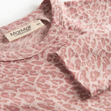 Lyserød leopardmønstret babybody med lange ærmer