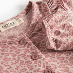 Lyserød leopardmønstret body med lange ærmer og flæser til børn