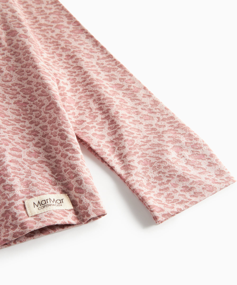 Lyserød leopardmønstret bluse med lange ærmer og flæser til børn