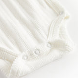 Hvid pointelle slå-om body til baby med lange ærmer