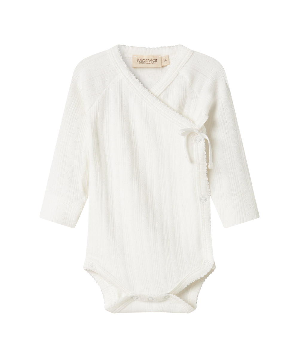 Hvid pointelle slå-om body til baby med lange ærmer