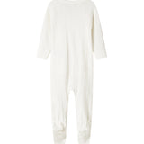 Hvid pointelle heldragt til baby med fødder og slå-om lukning