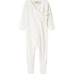 Hvid pointelle heldragt til baby med fødder og slå-om lukning