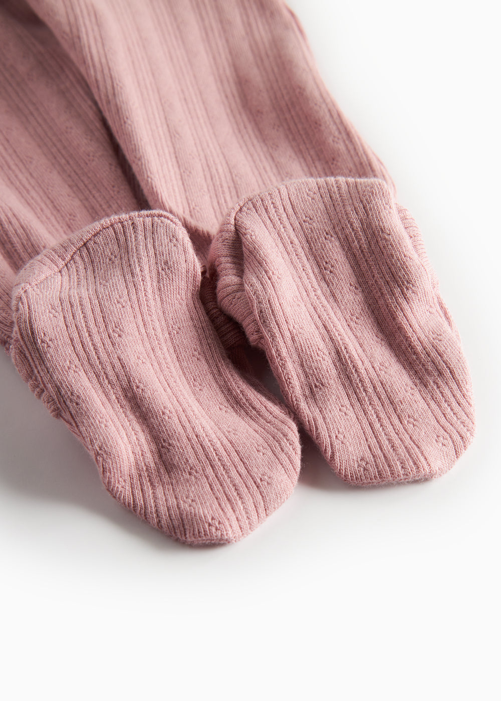 Rosa pointelle heldragt til baby med fødder og slå-om lukning