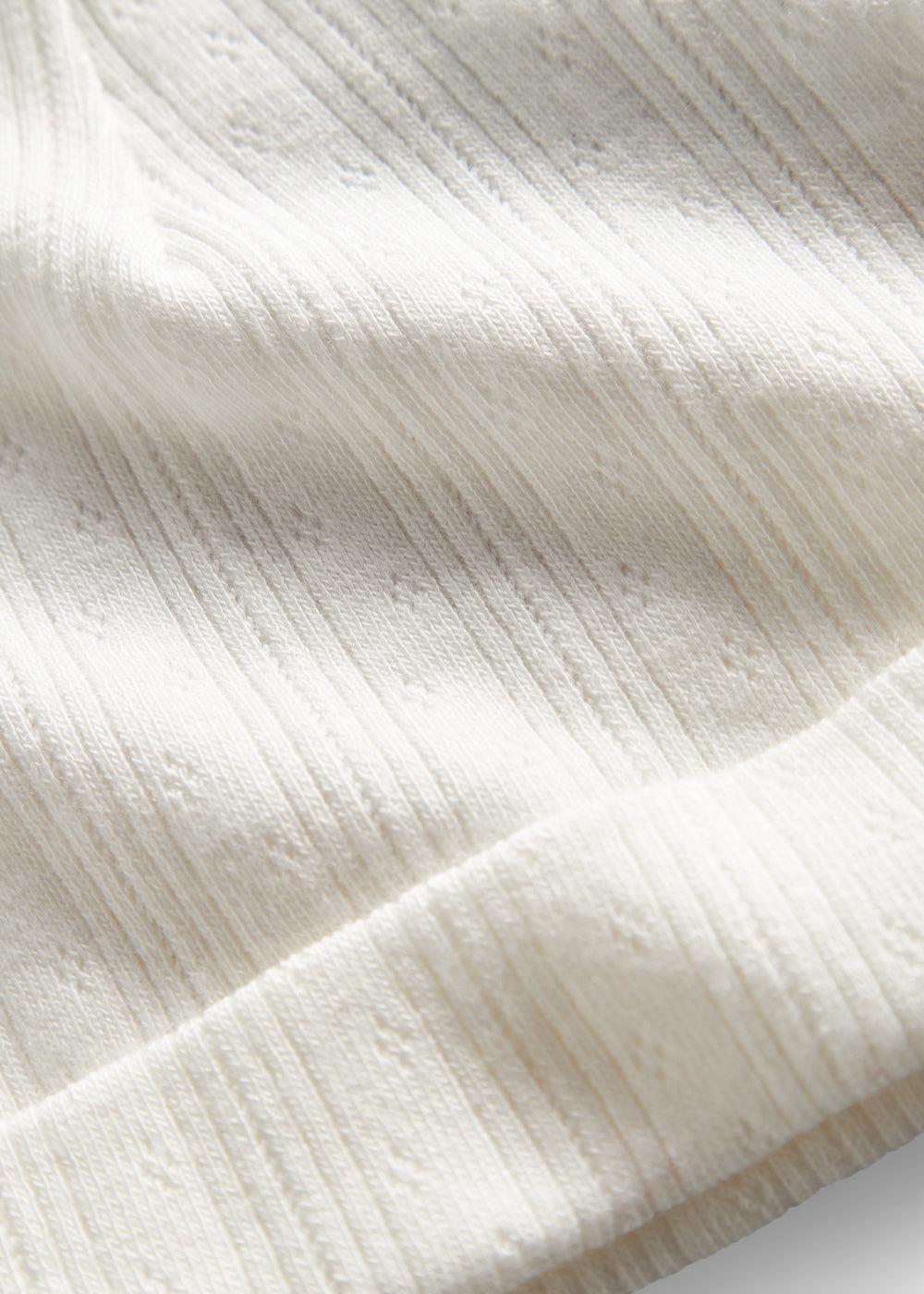 Hvid pointelle hue til baby