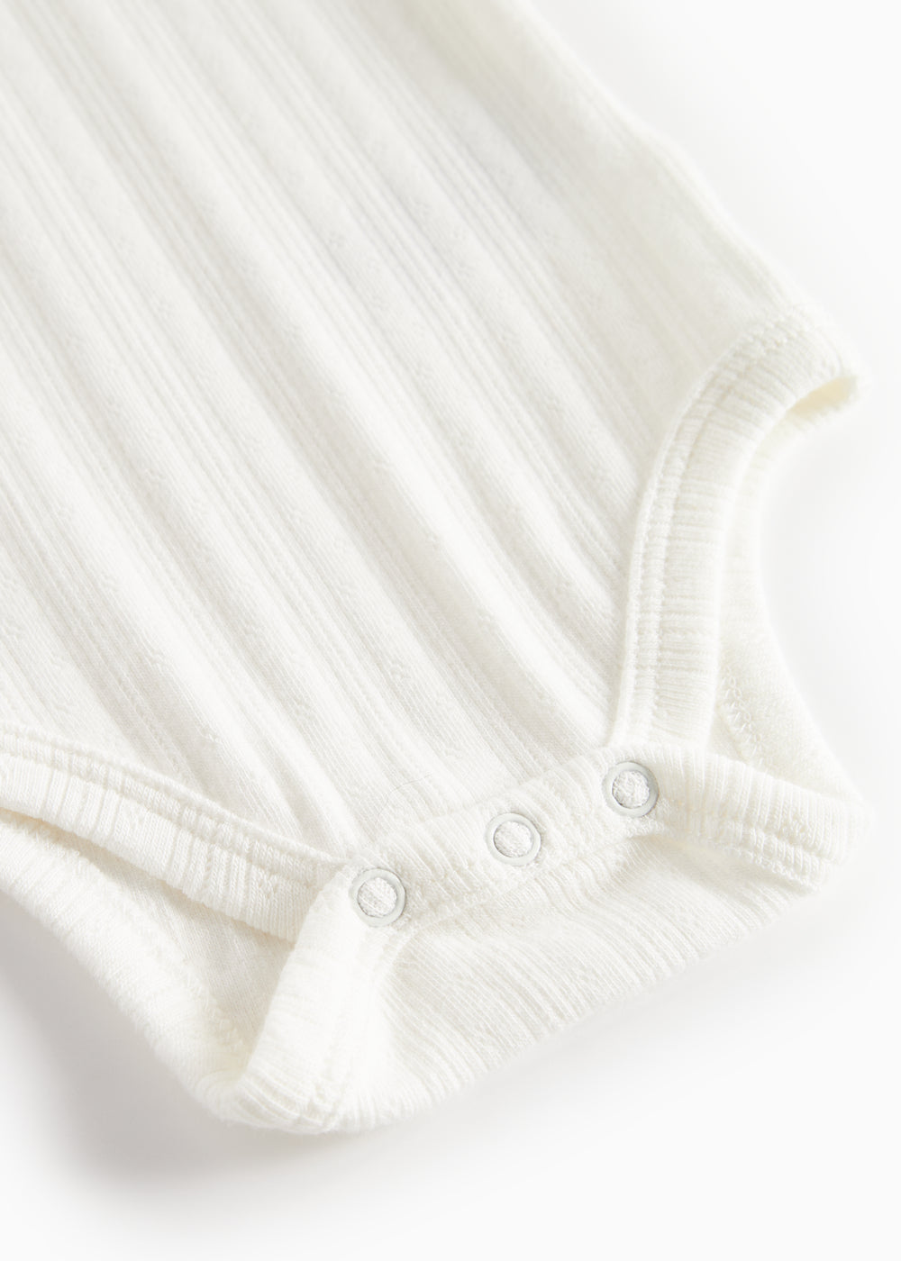 Hvid pointelle body til børn med lange ærmer