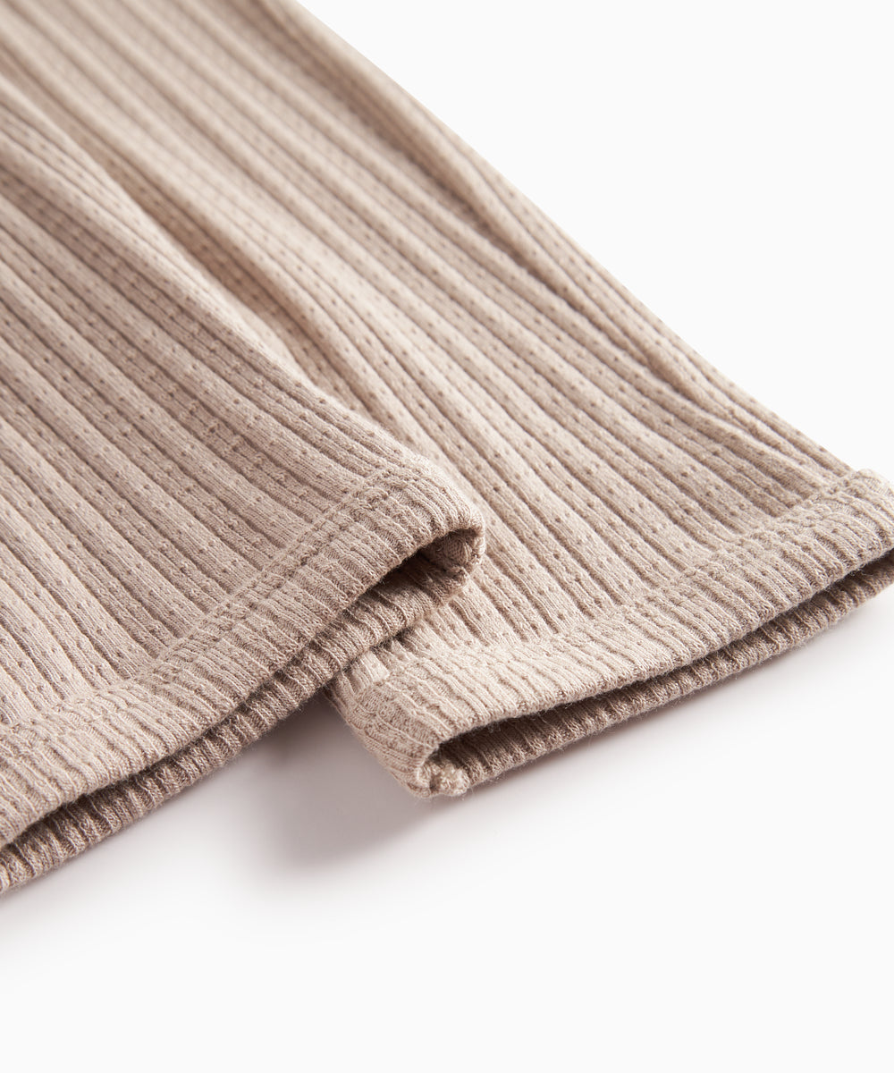 Beige pointelle babybukser med snøre og elastik i taljen