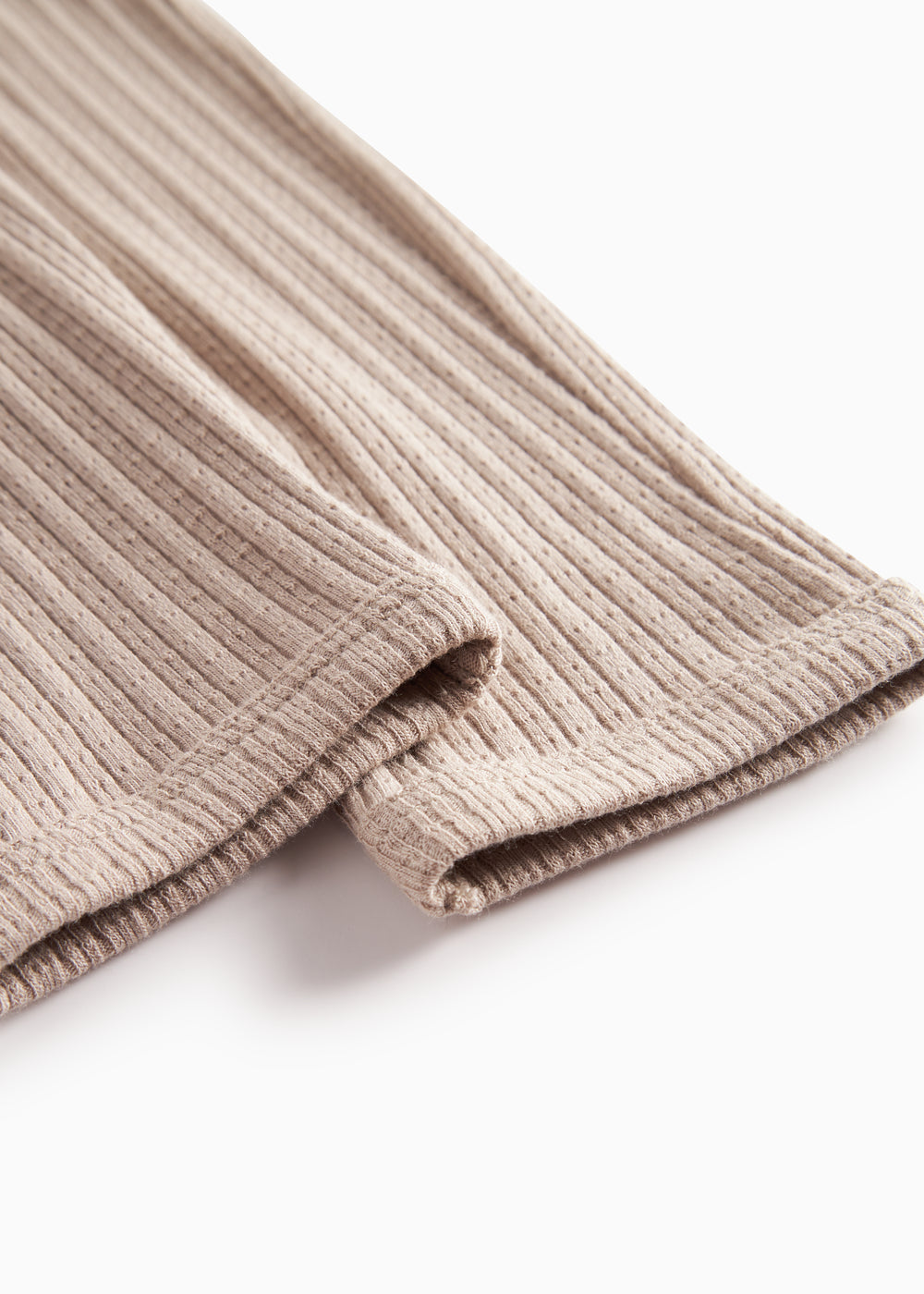 Beige pointelle babybukser med snøre og elastik i taljen