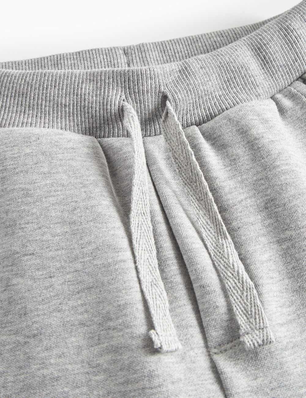 Snøredetalje i talje på grå joggingbukser til børn
