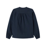 Mørkeblå bluse til kvinder set bagfra