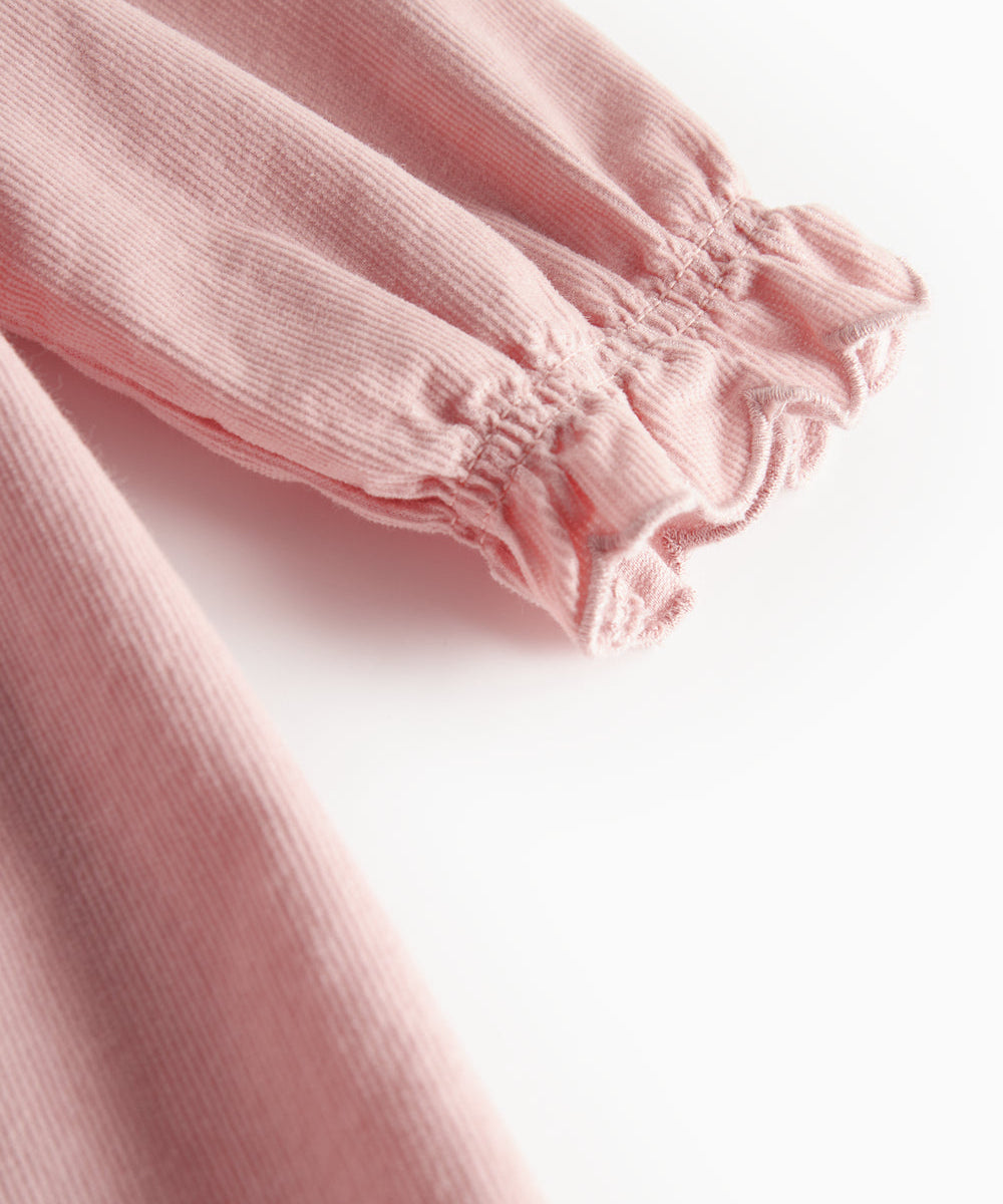 Lyserød babyfløjlskjole med lange ærmer, bølgekant og lommer til børn