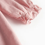 Lyserød babyfløjlskjole med lange ærmer, bølgekant og lommer til børn