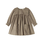 Beige babyfløjlskjole med lange ærmer, bølgekant og lommer til børn