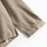 Beige skjorte i babyfløjl med lange ærmer og kinakrave til børn