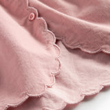 Lyserød nederdel i babyfløjl med knapper og bølgekant til børn