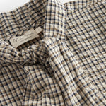 Brun ternet bluse til kvinder med sløjfe i halsen