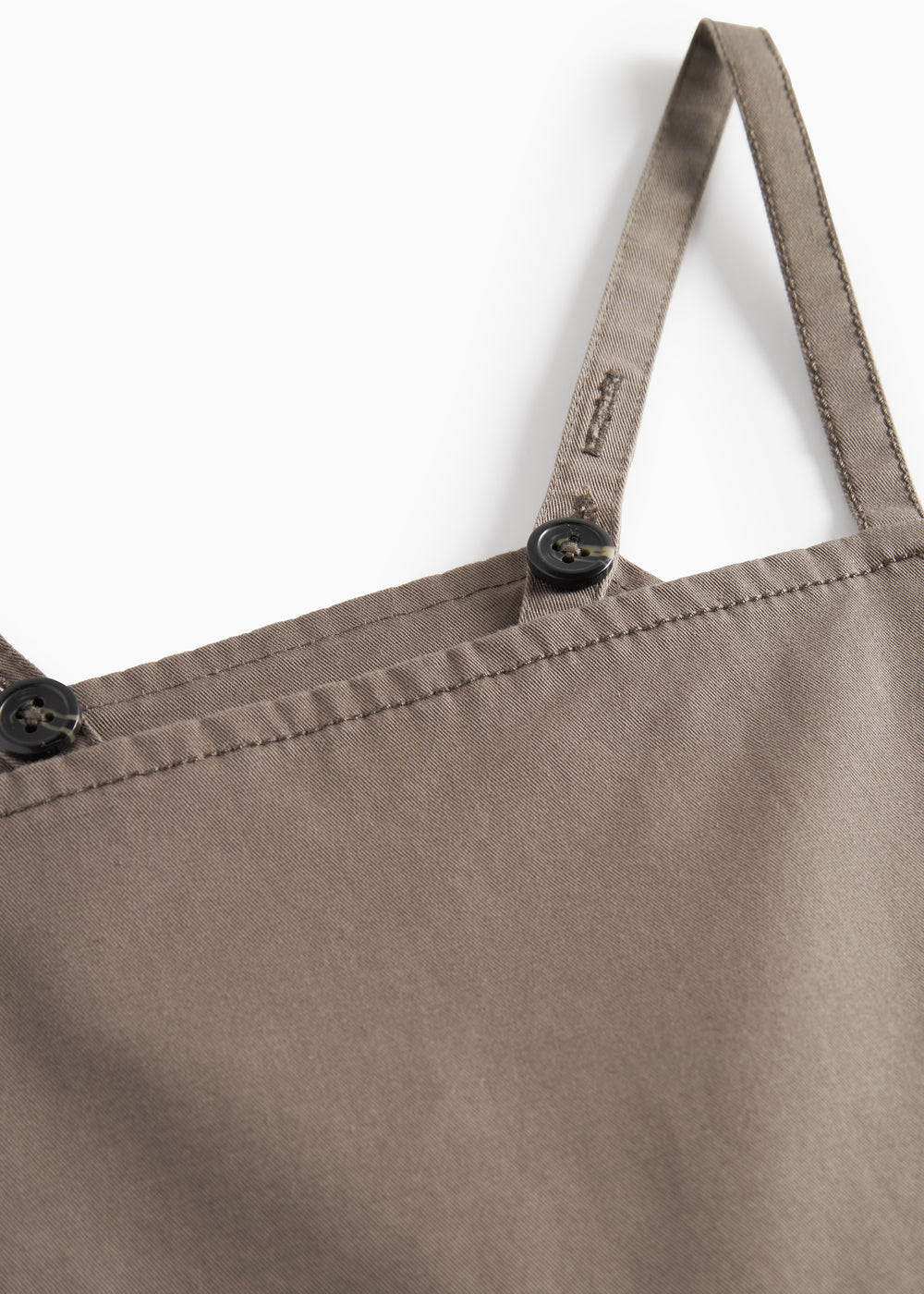 Detaljebillede af strop på kaki selebukser