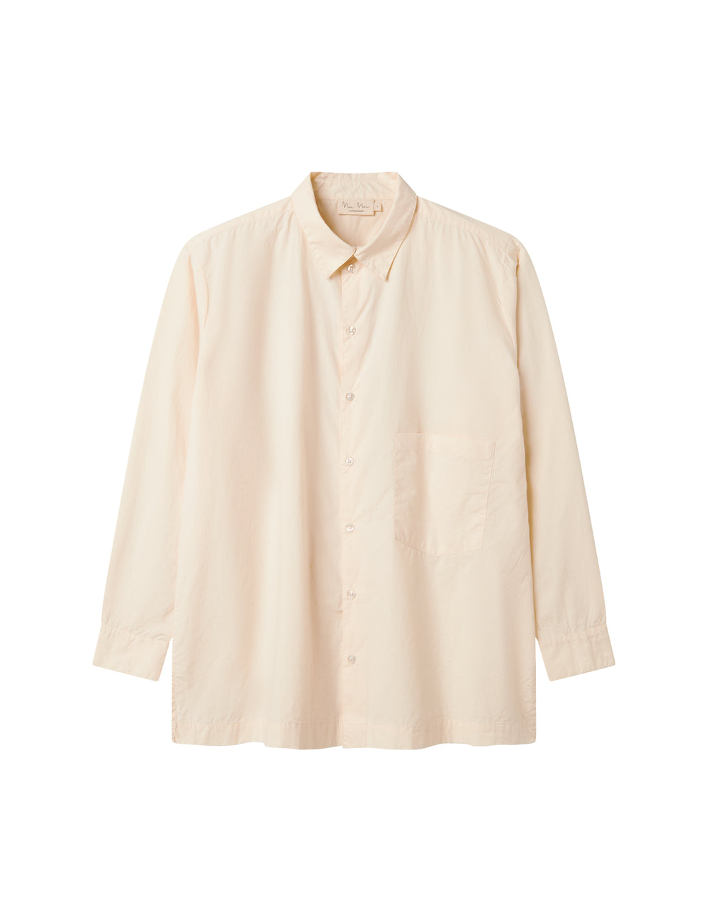 Detaljebillede af krave på cremefarvet bluse