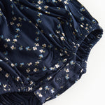 Mørkeblå blomstermønstret heldragt til baby med lange ærmer